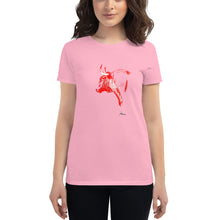 Cargar imagen en el visor de la galería, "Toro Plumilla Rojo" Camiseta Mujeres FS