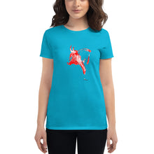 Cargar imagen en el visor de la galería, "Toro Plumilla Rojo" Camiseta Mujeres FS