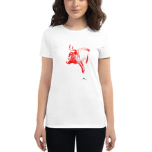 Cargar imagen en el visor de la galería, "Toro Plumilla Rojo" Camiseta Mujeres FS