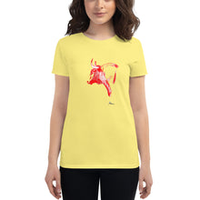 Cargar imagen en el visor de la galería, "Toro Plumilla Rojo" Camiseta Mujeres FS