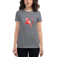 Cargar imagen en el visor de la galería, "Toro Plumilla Rojo" Camiseta Mujeres FS